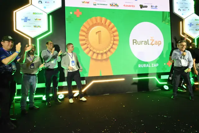 Apresentação do RuralZap no palco do AgroStartups