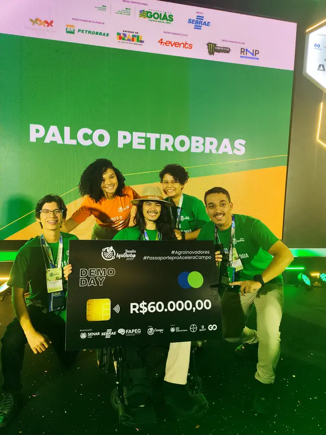 Equipe recebe o prêmio de 60 mil reais